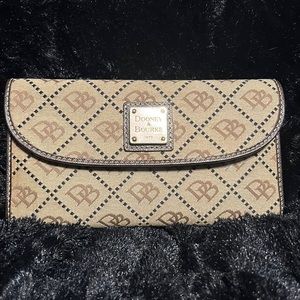 Dooney & Bourke wallet